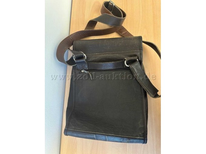 Die Ledertasche von hinten