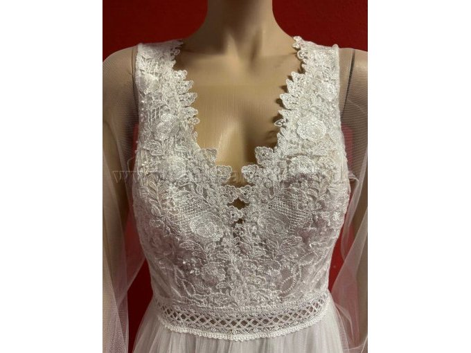 Brautkleid Bianco Evento "Debora"  Gr. 44, mit Ärmeln Detailansicht von vorne