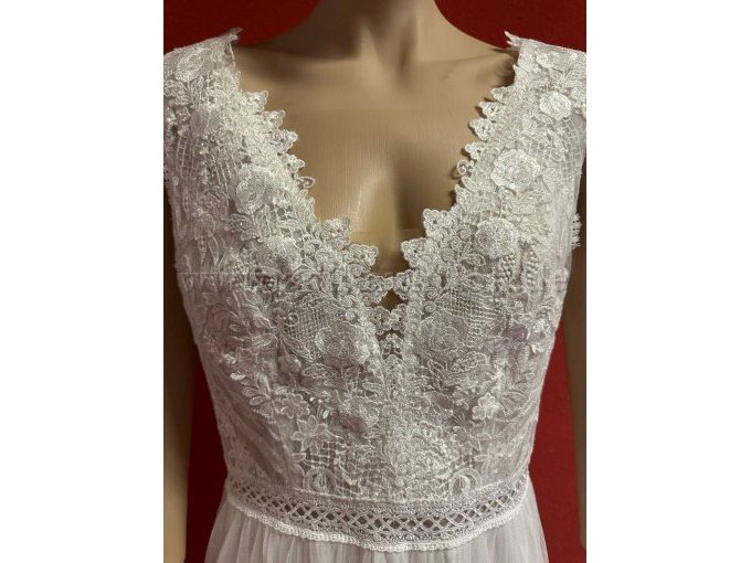 Brautkleid Bianco Evento "Debora"  Gr. 44, ohne Ärmel Detailansicht von vorne