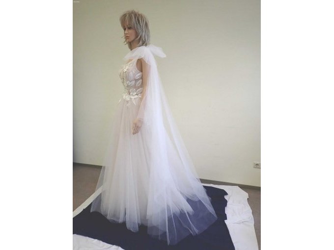 Brautkleid seitlich, andere Seite