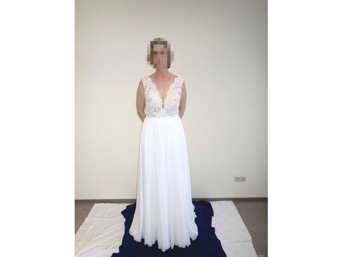 Vorderansicht des Brautkleides