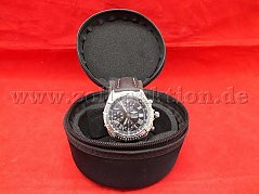 Gesamtansicht der Uhr in der Verpackung