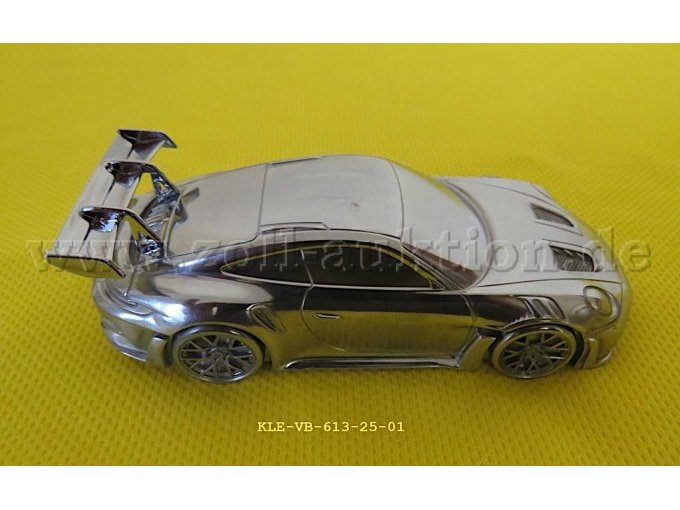 Seite rechts; dunkler Fleck auf dem Dach