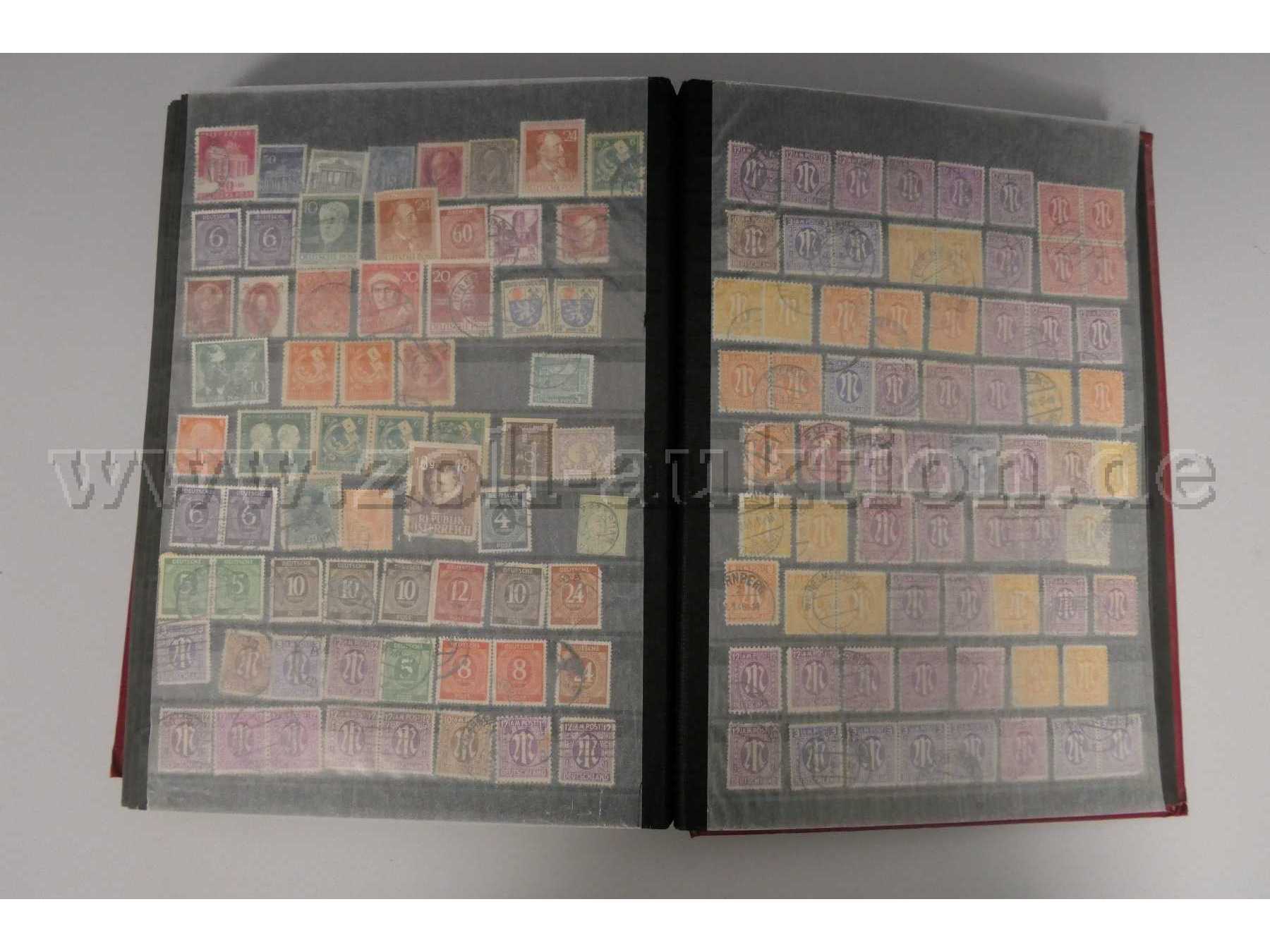 Gesamtansicht der Auktion mit einer ausgwählten Seite im Album