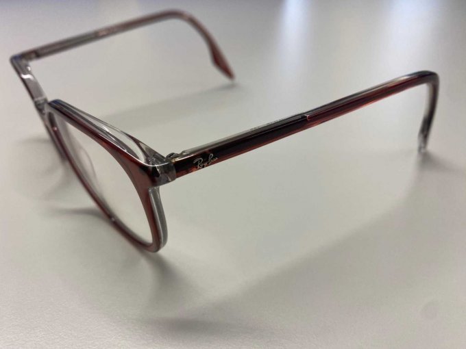 Seitenansicht - Ray Ban Logo