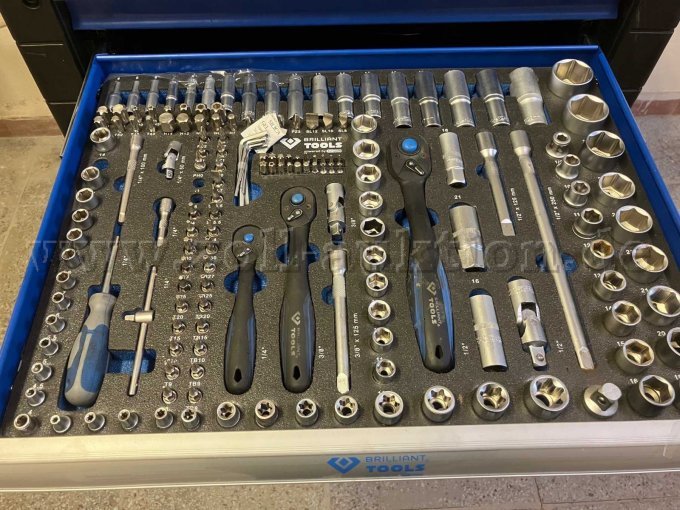 Schublade 2 mit 3 fehlenden Aufsätzen
