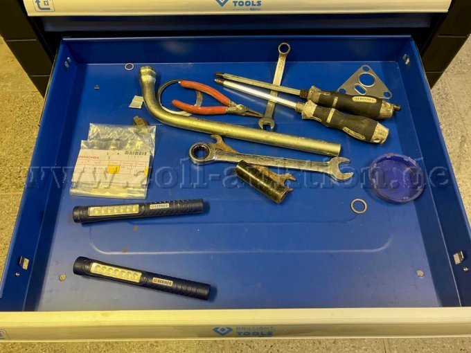 Schublade 4 mit diversen Werkzeugen