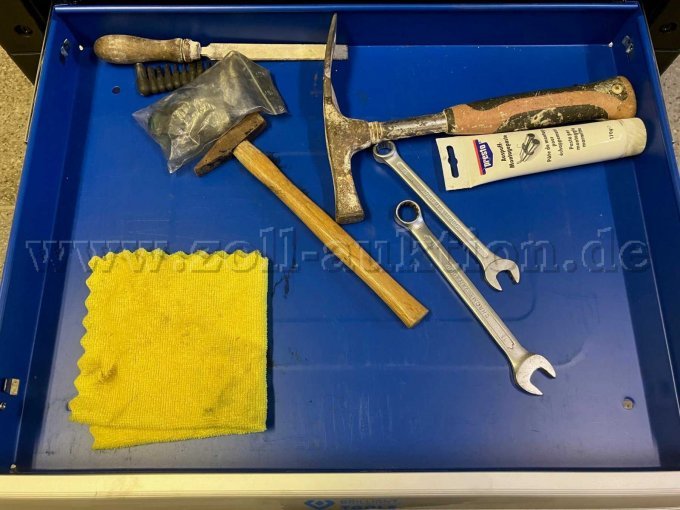 Schublade 5 mit diversen Werkzeugen