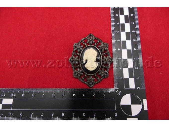 Brosche mit Maßstab