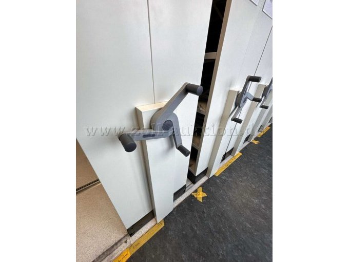 Seitenansicht mit Bodenplatte