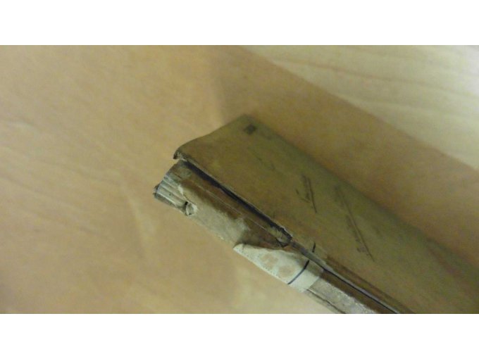 Buchrücken beschädigt