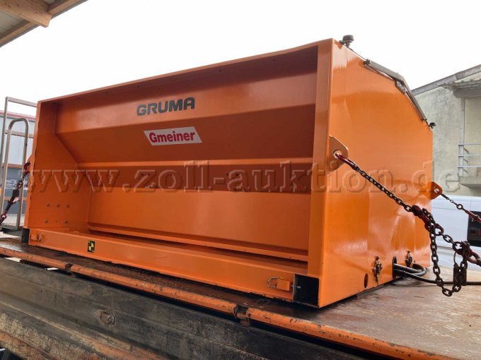 seitlich rechts vorne