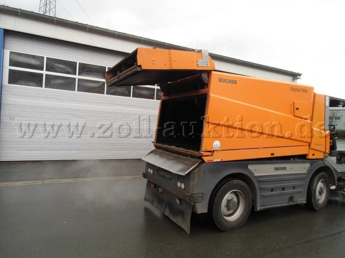 Geöffneter Auffangbehälter