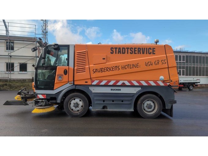 Kehrmaschine von links