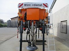Bucher Kombistreuer, von hinten