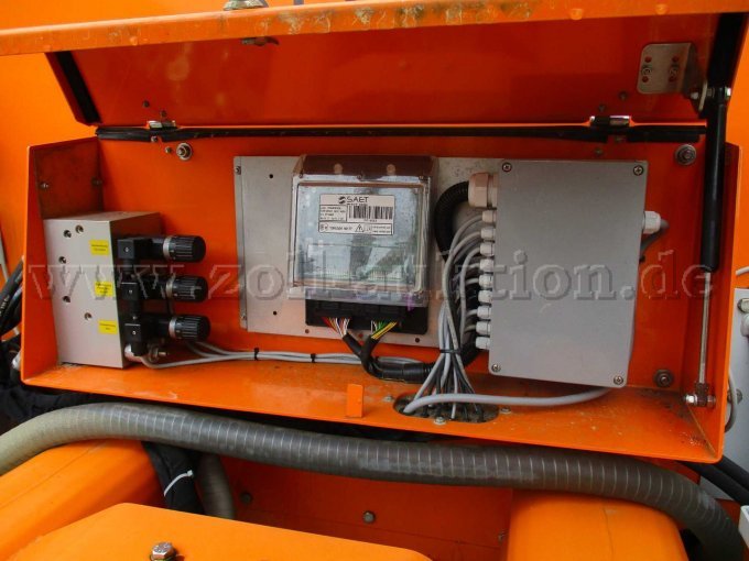 1 Bucher LKW Salzstreuautomat Icebear 5000W E FS, gebraucht: Detailansicht Streuerhydraulikblock + Elektrik