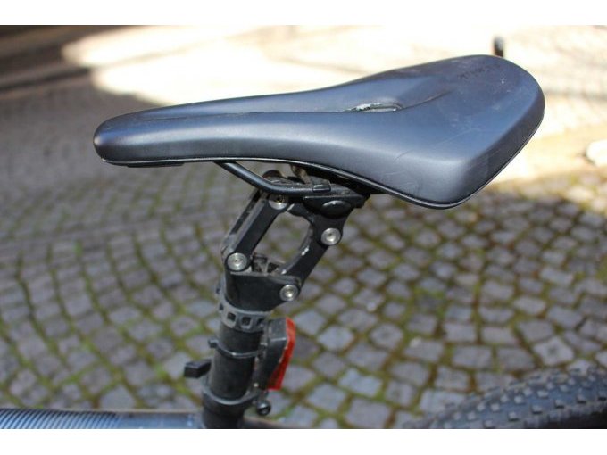 Sattel mit Kratzspuren