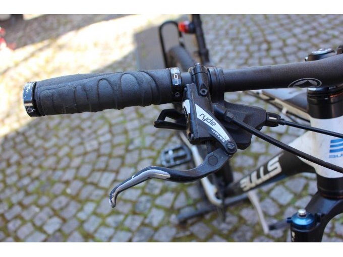 Brems- und Schalthebel vorne