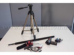 Stativ, Mikrofon mit Tonangel und Kabeln, Camcorder HC-X 909 mit Netzadapter