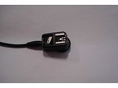 Der Anschluß am Fotoapparat mit Batteriefach.