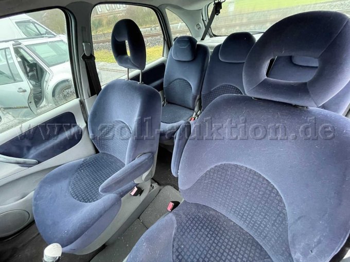 Gesamtansicht Innenraum Sitze