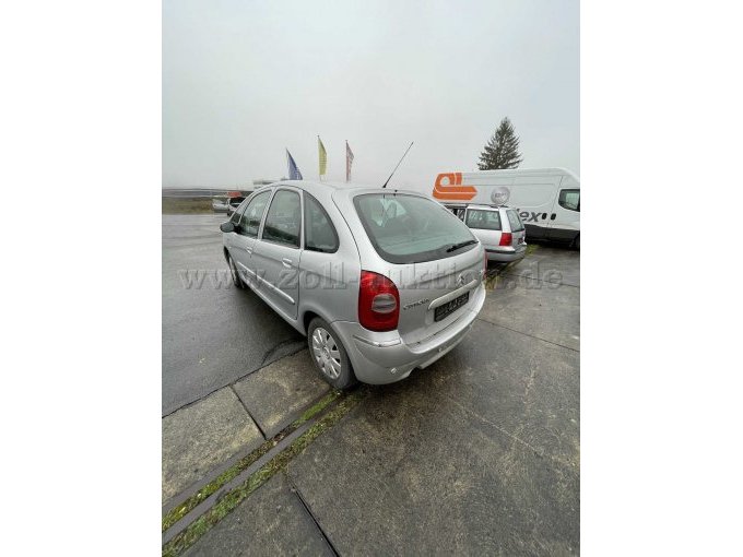 Gesamtansicht schräg von hinten rechts