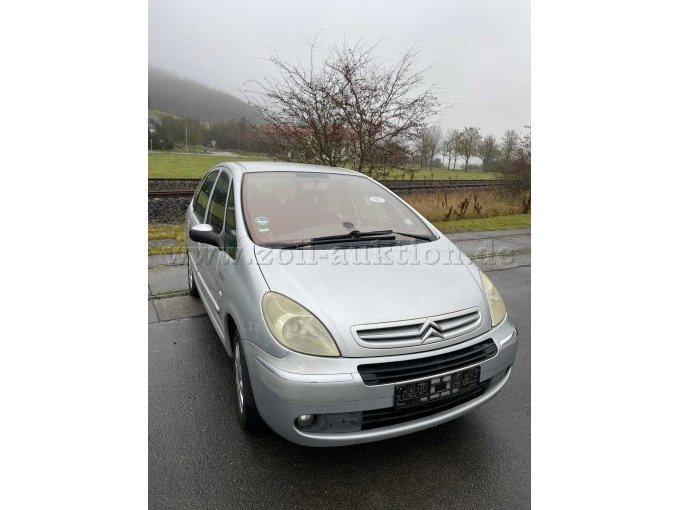 Gesamtansicht schräg von vorn links Gesamtansicht schräg von vorn links