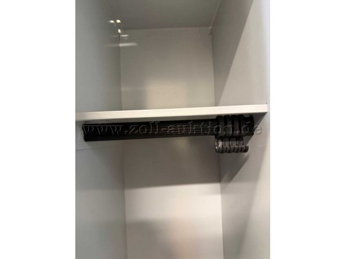 1 C+P 8020-40 „Classic“ Garderobenschrank / Kleiderspind – foto 3 – kavel bij Zoll-Auktion, Eberswalde