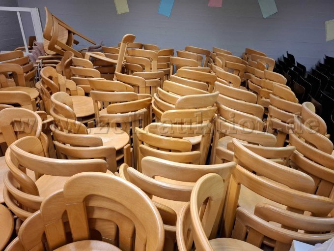 1 Cafetaria-meubilair – Bruno Rey voor Kusch+Co. – 330 stoelen en 75 tafels – foto 8 – kavel bij Zoll-Auktion, Villingen-Schwenningen