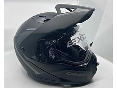 Helm von rechts vorn