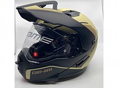 Helm von vorn links