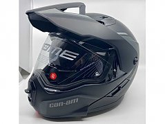 Helm von vorn links