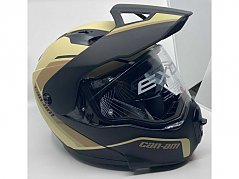 Helm von rechts