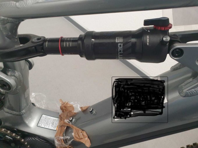 Dämpfer: RockShox Deluxe R, 150 mm