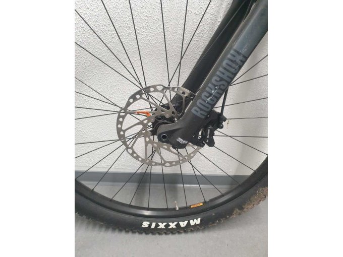 Vorne: hydraulische Scheibenbremse