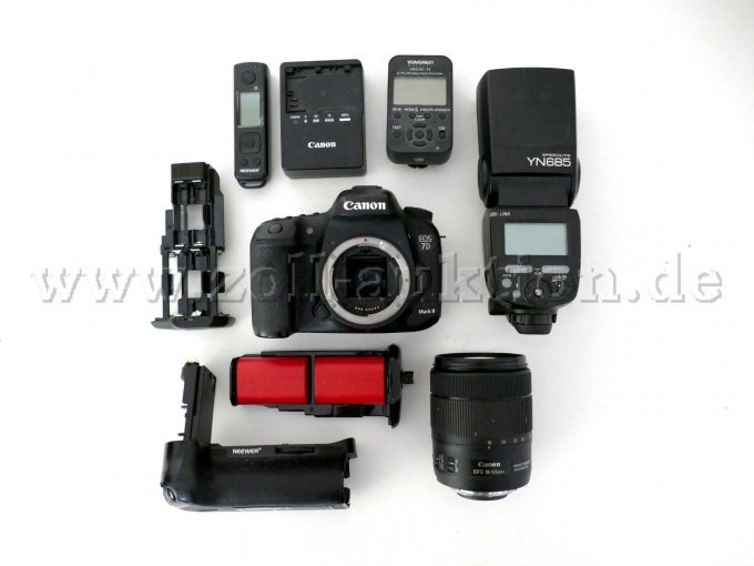 1 Canon EOS 7D Mark II mit Objektiv EFS 18-135mm, Aufsteckblitz und Zubehör