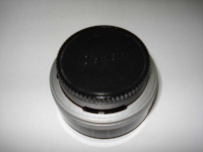 Canon EXTENSION TUBE FD 25 mit Abdeckung.