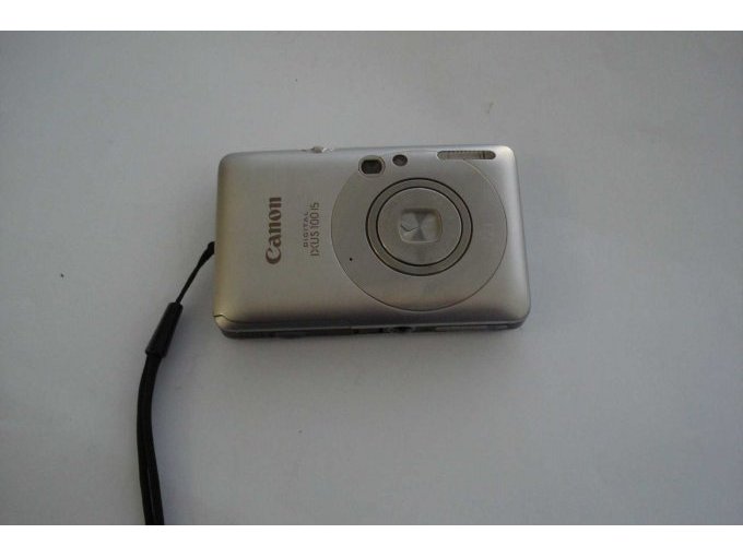 Canon IXUS 100 IS. Canon IXUS 100 IS.