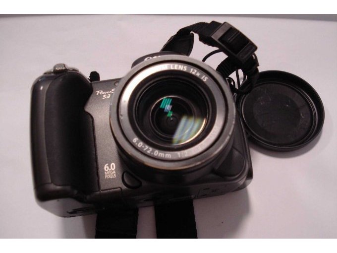 Das LENS Objektiv an der Canon.