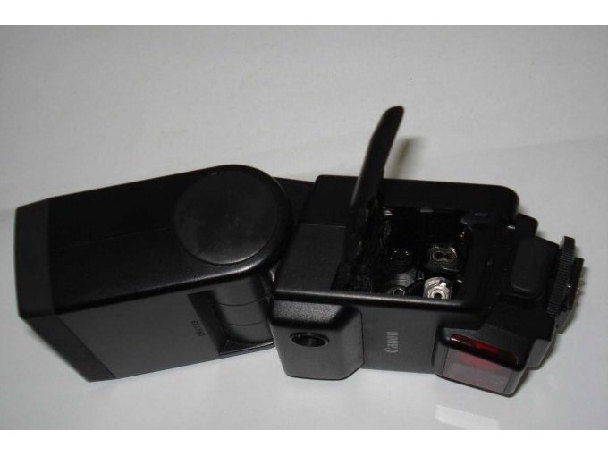 Das Batteriefach am Blitz.