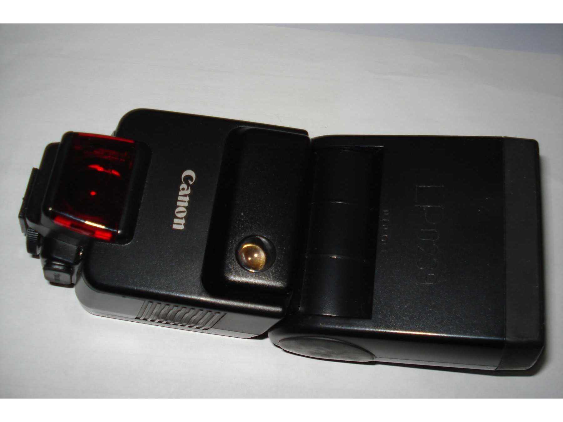 Canon SPEEDLITE 430EZ.