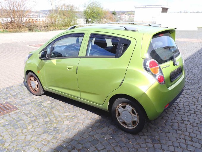 Chevrolet seitlich, andere Seite