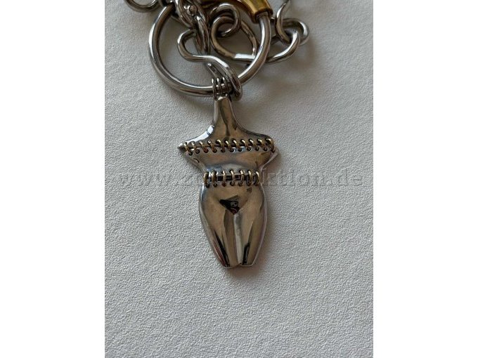 leichte Lagerspuren und Kratzer vorne