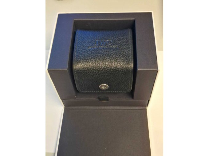 Uhrenbox geöffnet und Uhrentasche