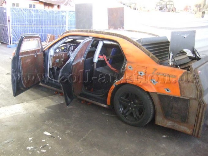 Chrysler Seitenansicht links offene Türen und Klappen