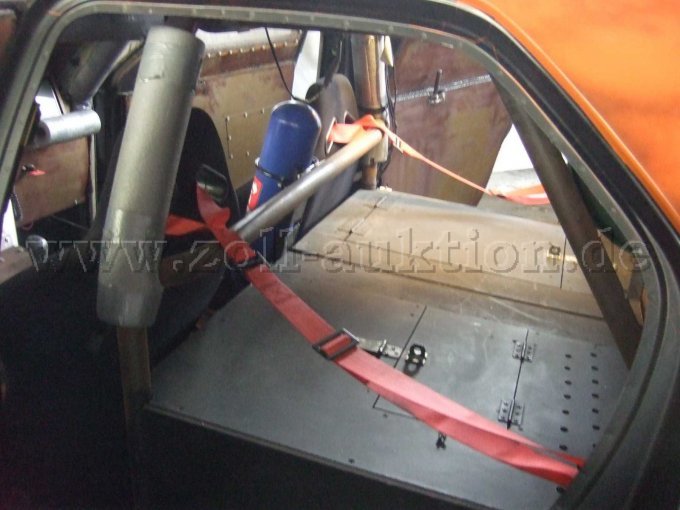 Chrysler Fond mit Hosenträgergurten und Stauboxen