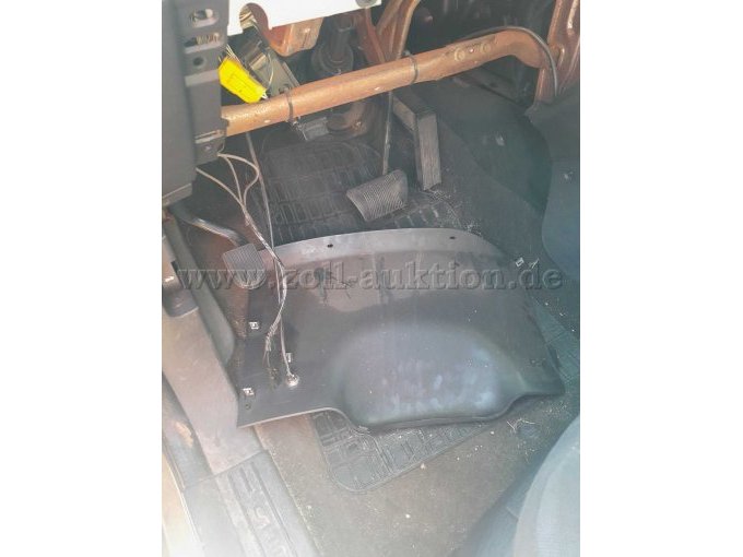 herausgerissene Innenverkleidung