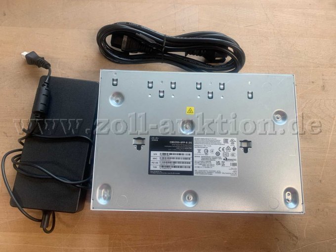 CBS350-8FP-E-2G - Rückseite mit Ladekabel-Netzteil