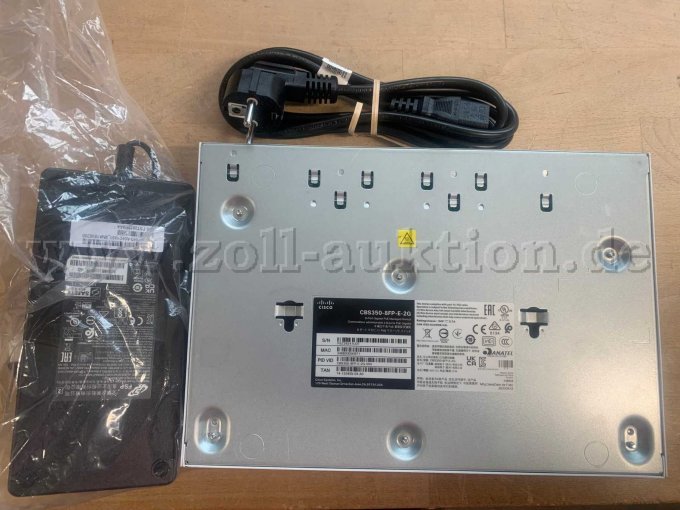 CBS350-8FP-E-2G - Rückseite mit Ladekabel-Netzteil