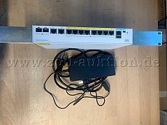 Cisco CBS350 -8FP-E-2G Vorderansicht mit Netzteil